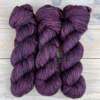 Pure single: fil de laine mérinos extrafin superwash coloris Aubergine