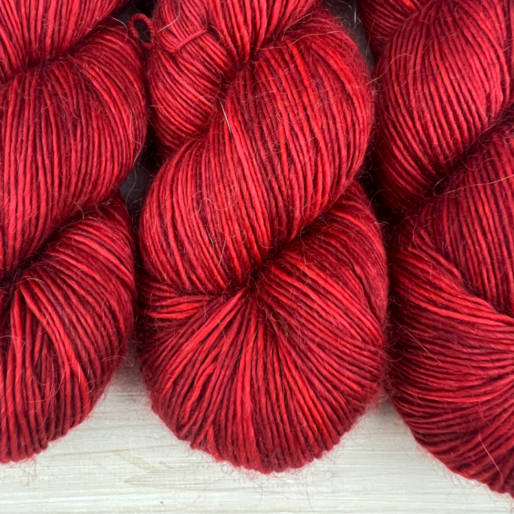 Délicatesse : fil mérinos superkid mohair coloris coquelicot