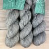 Délicatesse : fil mérinos superkid mohair coloris gris perle