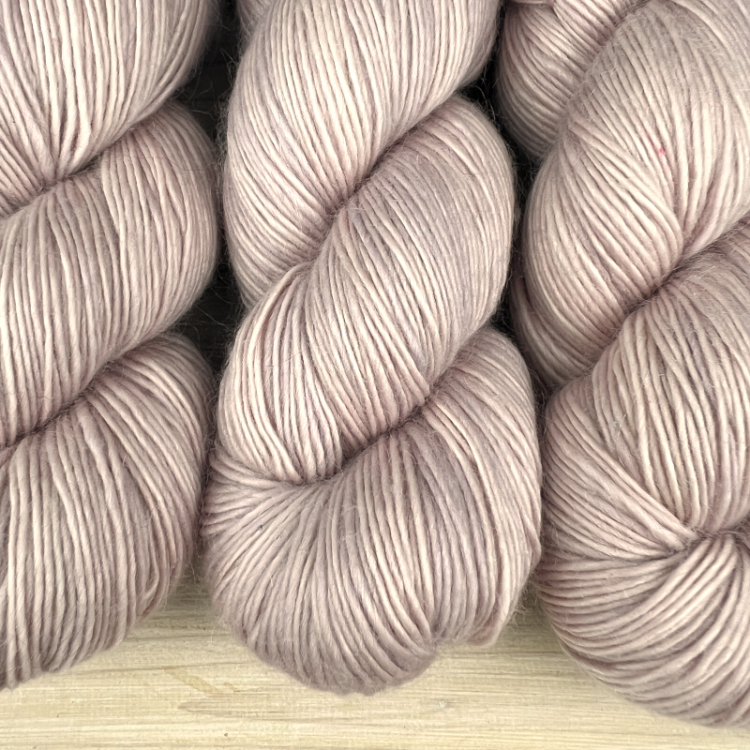 Délicatesse : fil mérinos superkid mohair coloris magnolia