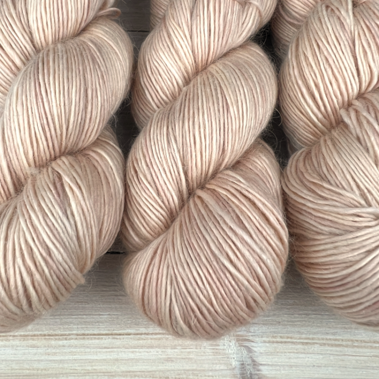 Délicatesse : fil mérinos superkid mohair coloris sable