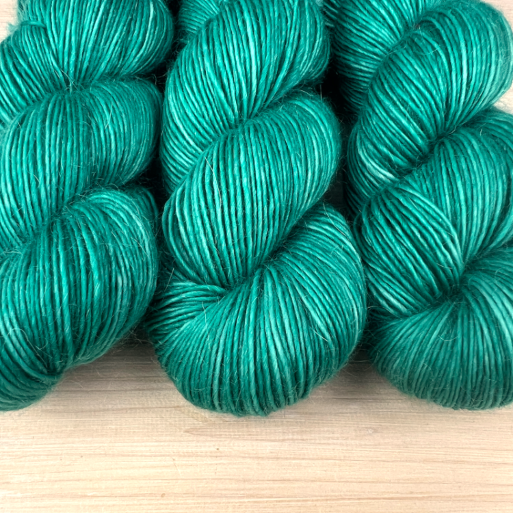 Délicatesse : fil mérinos superkid mohair coloris émeraude