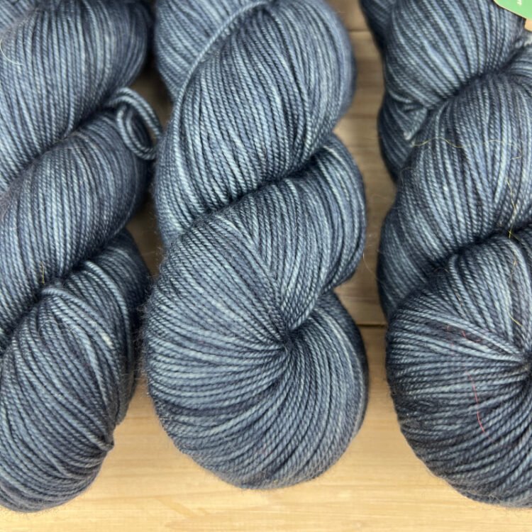 Pure laine 100% mérinos pour le tricot coloris noit