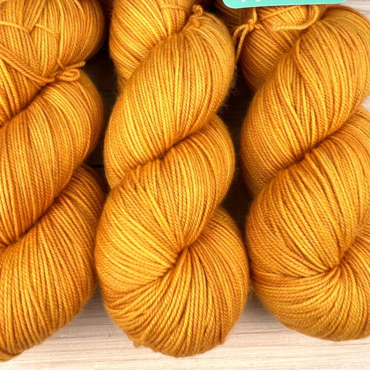 Pure laine 100% mérinos pour le tricot coloris curcuma