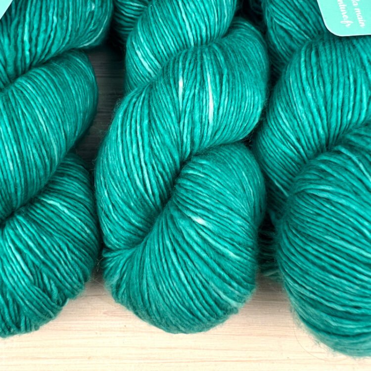 Pure single: fil de laine mérinos extrafin superwash coloris émeraude