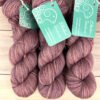 Pure single: fil de laine mérinos extrafin superwash coloris figue