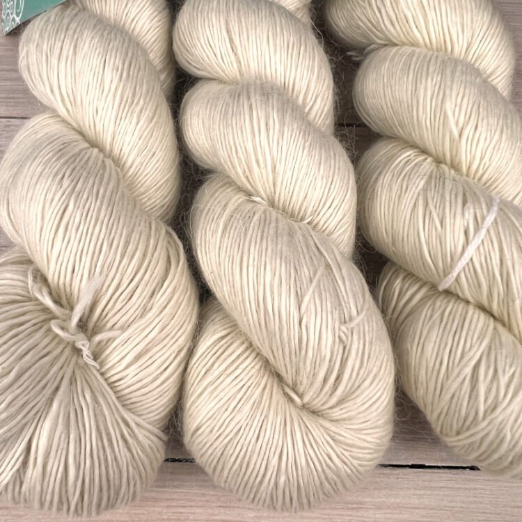 Pure single: fil de laine mérinos extrafin superwash coloris naturel