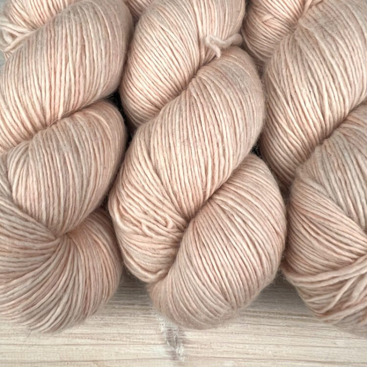 Pure single: fil de laine mérinos extrafin superwash coloris sable