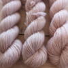 Mini Pure single : minis écheveaux de laine mérinos extrafin superwash coloris magnolia