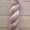 Surpreme DK : fil de laine mérinos et soie coloris Magnolia