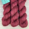 Délicatesse : fil mérinos superkid mohair coloris lie de vin