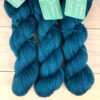 Délicatesse : fil mérinos superkid mohair coloris pétrole