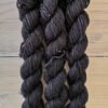 Mini Pure single : minis écheveaux de laine mérinos extrafin siperwash coloris carbone