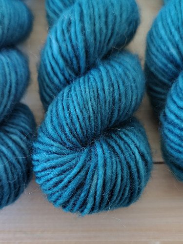 Mini Pure single : minis écheveaux de laine mérinos extrafin superwash coloris pétrole