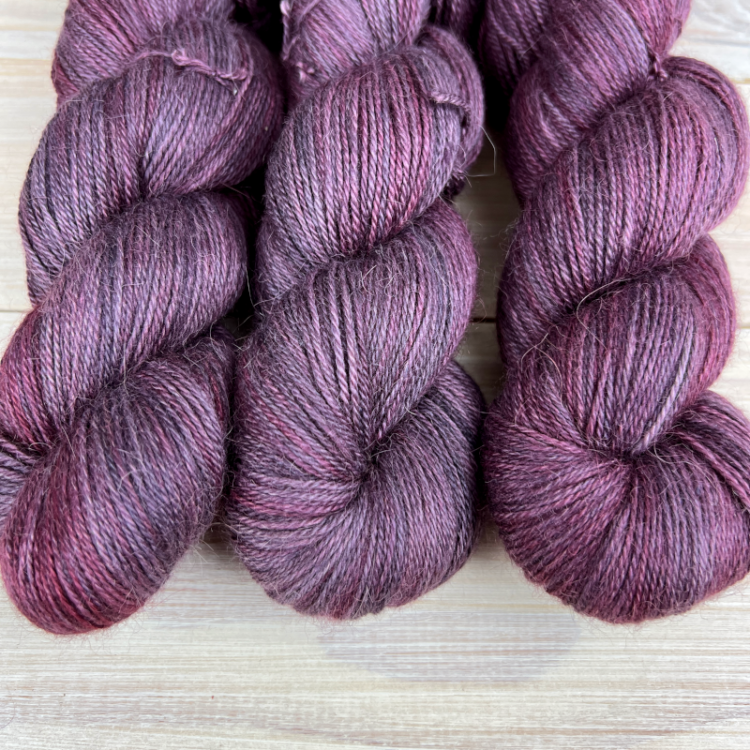 Caresse: fil de laine bébé alpaga soie et cachemire coloris aubergine