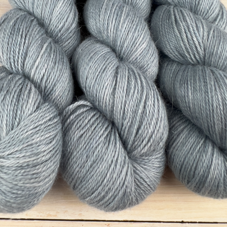 Caresse: fil de laine bébé alpaga soie et cachemire coloris bleu gris