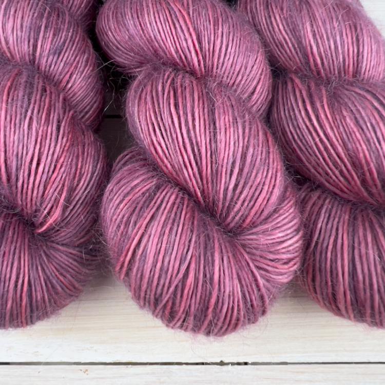 Délicatesse : fil mérinos superkid mohair coloris bruyère