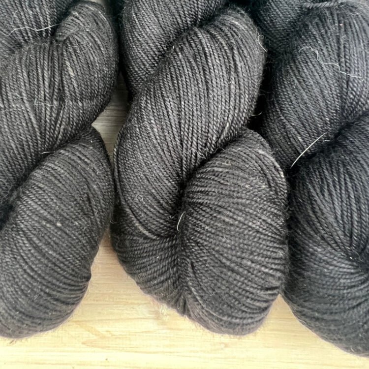 Robuste : fil de laine mérinos et nylon coloris carbone