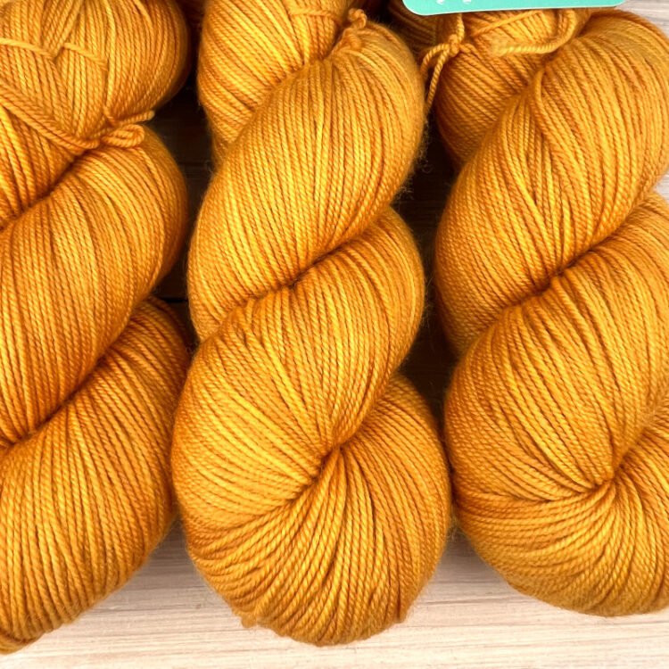 Robuste : fil de laine mérinos et nylon coloris curcuma