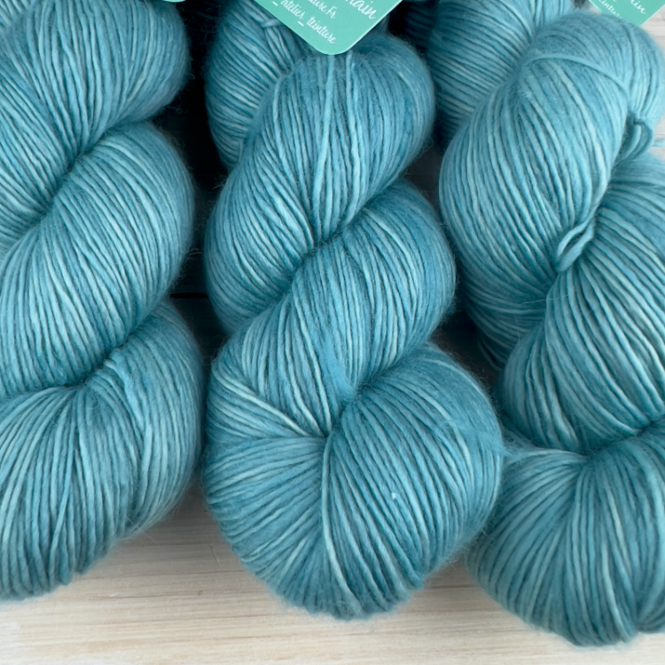 Pure single: fil de laine mérinos extrafin superwash coloris menthe glaciale