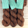 Pure single: fil de laine mérinos extrafin superwash coloris chocolat