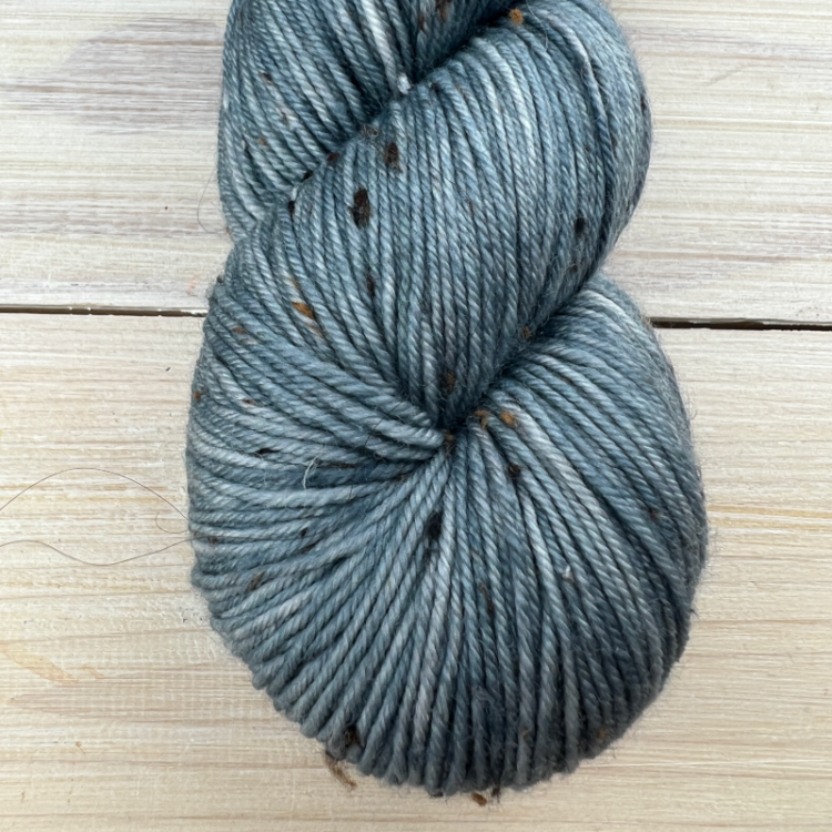 Tweed : fil de laine mérinos nylon et nep coloris bleu gris