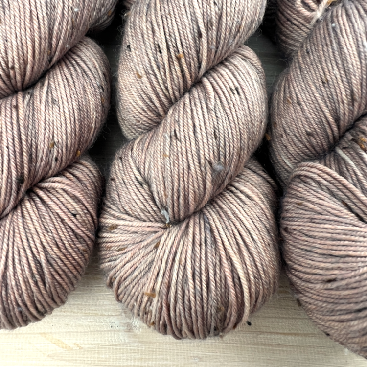 Tweed : fil de laine mérinos nylon et nep coloris latte macchiato