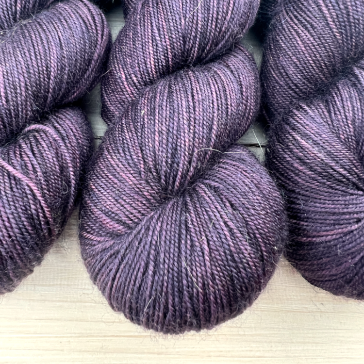 Yack : fil de laine mérinos, yack et nylon coloris aubergine