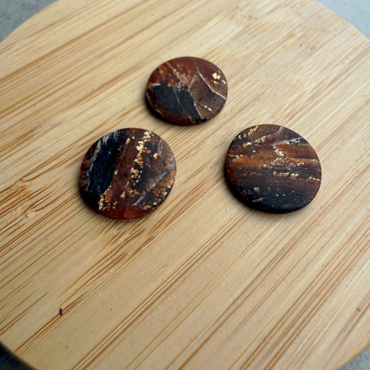 Bouton gemme jade marron imitation